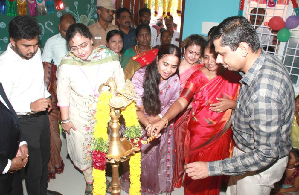 தூத்துக்குடியில் 47 இலட்சம் மதிப்பில் இரு அங்கன்வாடி மையம் அமைச்சர் கீதாஜீவன் திறந்து வைத்தார்
