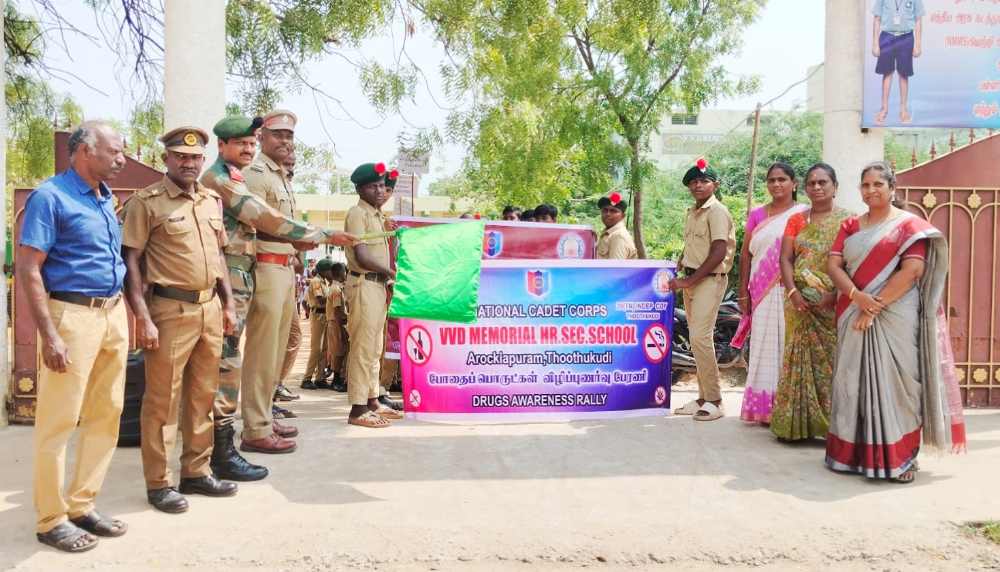தூத்துக்குடி ஆரோக்கியபுரம் வி வி.டி மேல்நிலைப் பள்ளியின் என்.சி.சி  சார்பில் மாணவர்கள்  போதை பொருள் விழிப்புணர்வு பேரணி நடைபெற்றது 