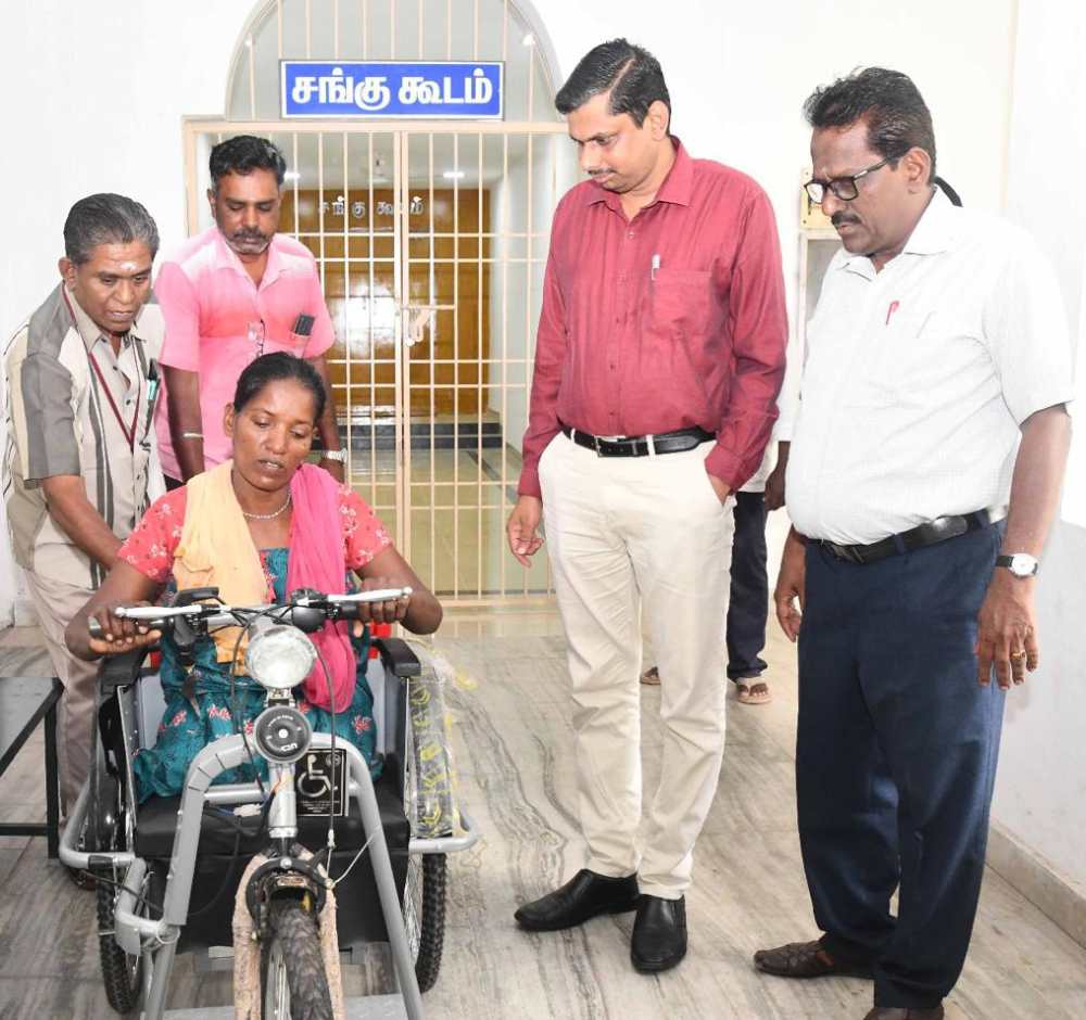 திங்கள்கிழமை மக்கள் குறை களையும் நாள் கூட்டம் - மாவட்ட ஆட்சித்தலைவர் இளம்பகவத் தலைமையில் நடைபெற்றது