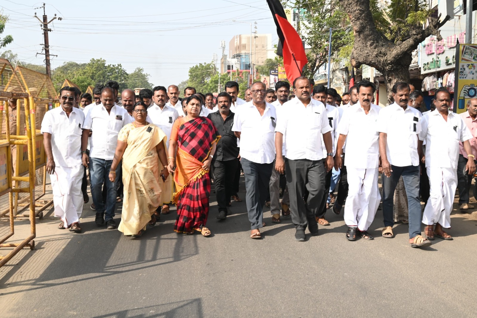 அண்ணா நினைவு நாளை யொட்டி தூத்துக்குடியில் அமைச்சர் கீதாஜீவன் தலைமையில் அமைதி ஊா்வலம் நடைபெற்றது