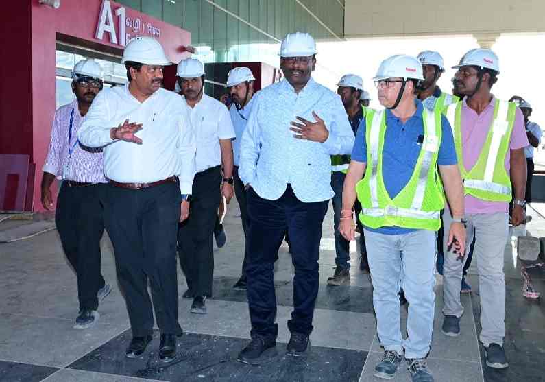 தூத்துக்குடியில் இருந்து சிங்கப்பூா், மலேசியா, அரபு நாடுகளுக்கு பயணிகள் விமானம் - இந்திய விமான நிலைய ஆணையக் குழுமத் தலைவா் சுரேஷ் தகவல்