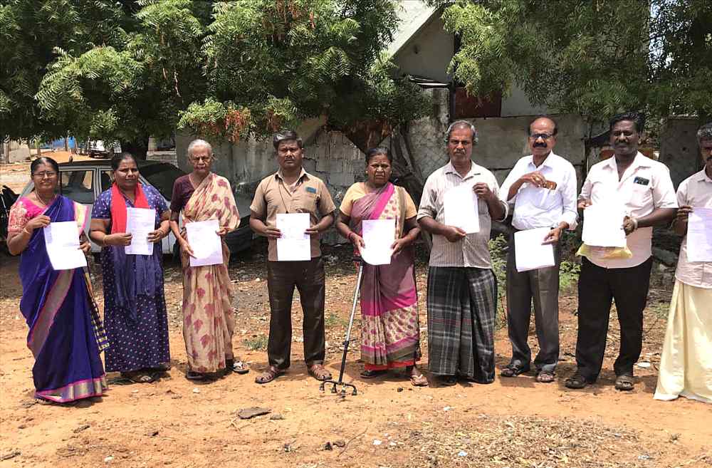 போலி பத்திரம் தயாரித்து தங்களது குடியிருப்பு இடத்தை அபகரிக்க முயலும் நபர்களுக்கு ஆதரவாக செயல்படும் சர்வேயர் மற்றும் அதற்கு உறுதுணையாக இருப்பவர்கள் மீது நடவடிக்கை எடுக்க வேண்டும் - பாதிக்கப்பட்ட பொதுமக்கள் கோரிக்கை