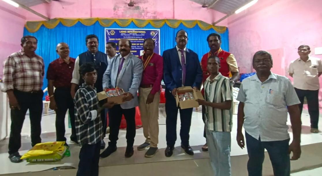 தூத்துக்குடி ராயல் பியா்ல்ஸ் சிட்டி அரிமா சங்கம் சார்பில் ரூ1 லட்சம் மதிப்பிலானநலத்திட்ட உதவிகளை வழங்கப்பட்டது