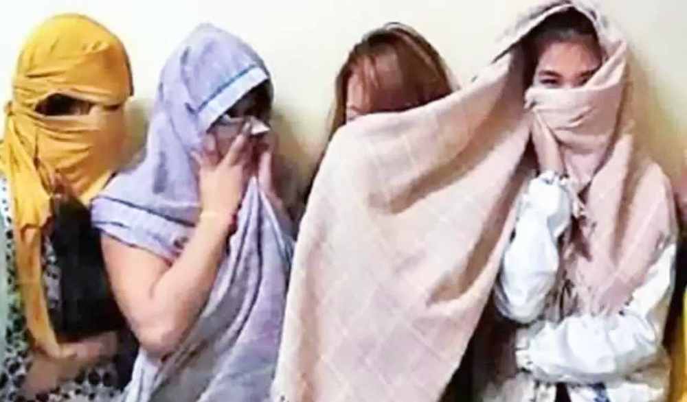 தூத்துக்குடி மசாஜ் சென்டரில் பாலியல் தொழில்-  4 பெண்கள் மீட்பு