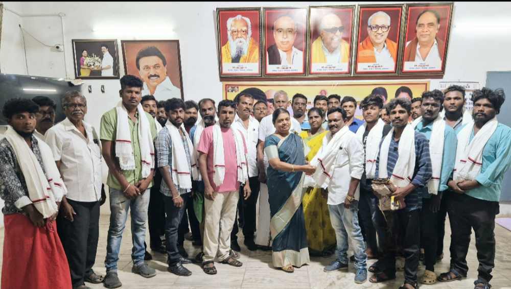தமிழக முதலமைச்சர் மு.க.ஸ்டாலினுக்கு வலுசேர்க்கும் வகையில் பணியாற்ற வேண்டும். மாற்றுக் கட்சியிலிருந்து விலகி திமுகவில் இணைந்தவர்களுக்கு அமைச்சர் கீதாஜீவன் அறிவுரை