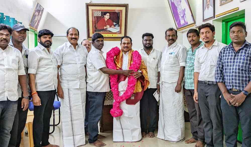 திமுக நிர்வாகிகள் முன்னாள் அமைச்சர் சண்முகநாதன் முன்னிலையில் அதிமுகவில் ஐக்கியம்,  