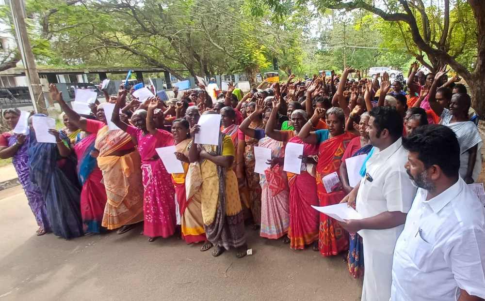 தங்கச்சிமடம், பாம்பன் ஊராட்சிகளை ராமேஸ்வரம் நகராட்சியோடு இணைப்பதற்கு எதிர்ப்பு தெரிவித்து இராமநாதபுரம் மாவட்ட ஆட்சியர் அலுவலகம் முற்றுகை.!