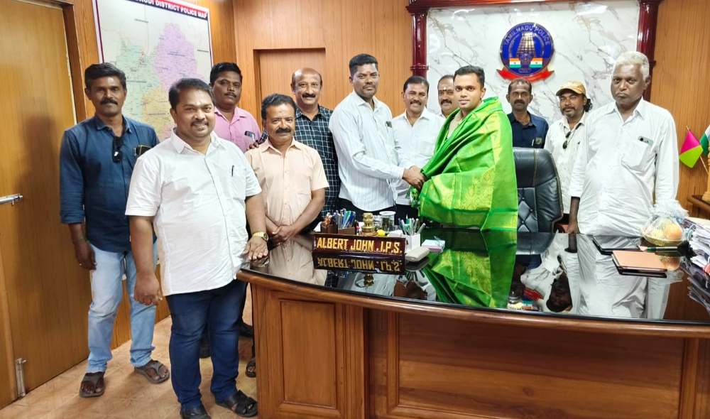 நெல்லை சரக டிஐஜி, தூத்துக்குடி மாவட்ட எஸ்பி ஆகியோரை நேரில் சந்தித்து வாழ்த்துப் பெற்ற தூத்துக்குடி பிரஸ் கிளப் புதிய நிர்வாகிகள்