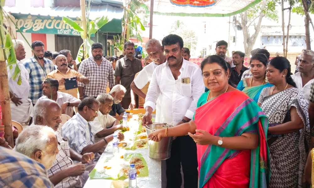 தூத்துக்குடி 1ம் கேட் கருப்பசாமி கோவில் அன்னதானத்தை அமைச்சர் கீதாஜீவன் தொடங்கி வைத்தார்