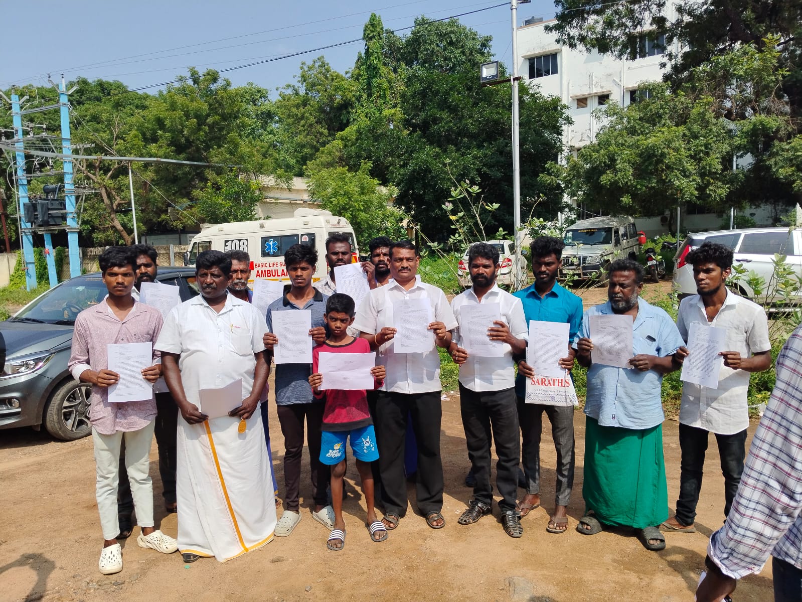 திருச்சி அரசங்குடி மேலத்தெரு பகுதி மக்களுக்கு பட்டா வழங்க கோரி கலெக்டரிடம் கிராம மக்கள் மனு
