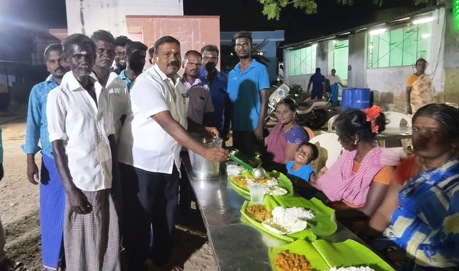 ஓட்டப்பிடாரம் அருகே  தியாகி இமானுவேல் சேகரனாரின் 67வது நினைவு குரு பூஜையை முன்னிட்டு அன்னதானம் வழங்கும் நிகழ்ச்சி நடைபெற்றது