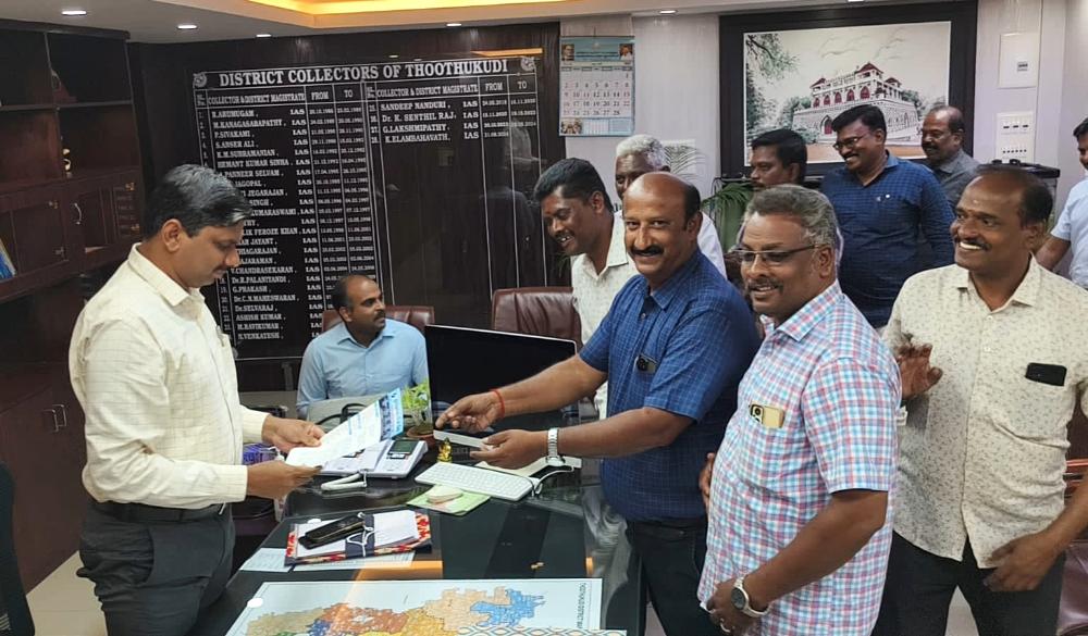 தூத்துக்குடி செய்தியாளர்களுக்கு விரைவில் இலவச வீட்டு மனை பட்டா - மாவட்ட ஆட்சியர் இளம்பகவத் உறுதி 