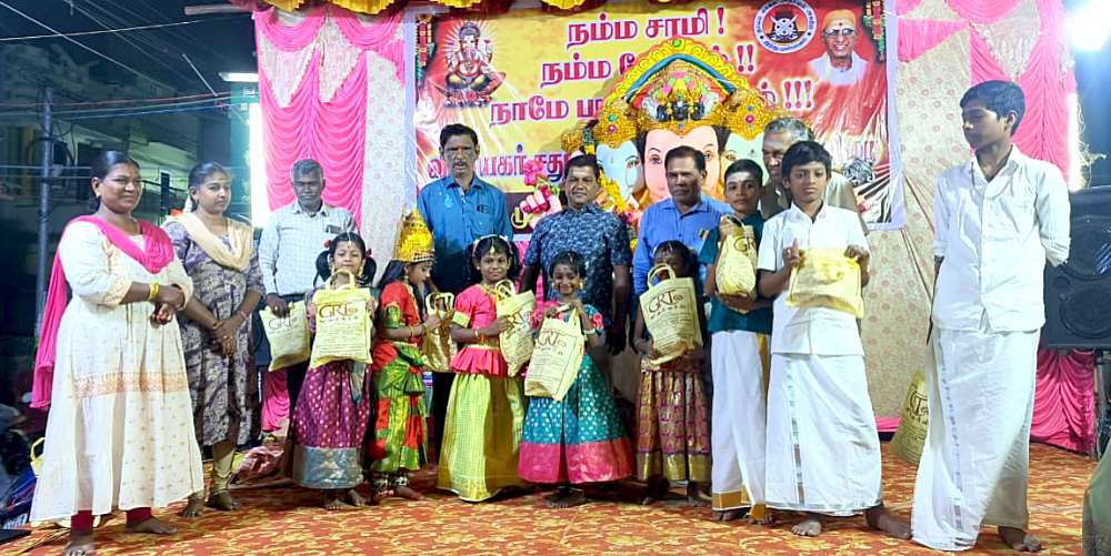 தூத்துக்குடியில் ஆன்மீக வகுப்பு மாணவ, மாணவிகளின் இந்து சமயம் குறித்த கலை நிகழ்ச்சிகள் நடைபெற்றது 