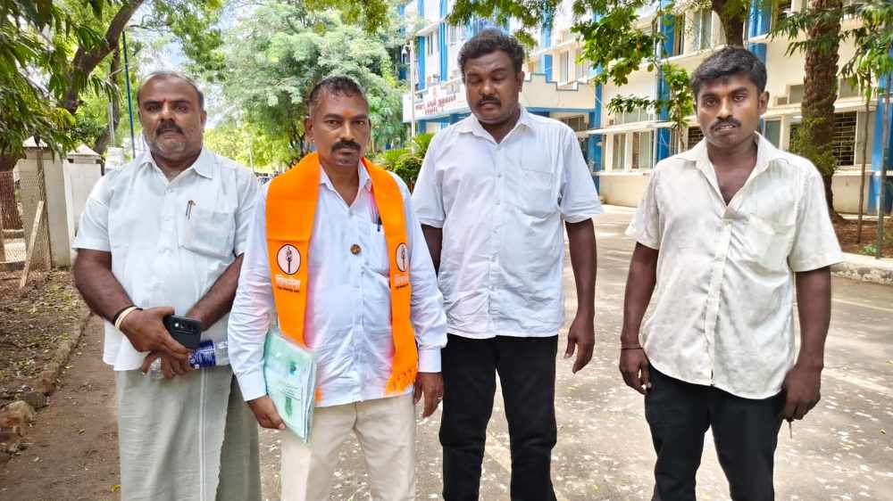 பொய் வழக்குப்பதிவு செய்த காவல் உதவி ஆய்வாளர் மீது நடவடிக்கை எடுக்கக்கோரி சிவசேனா கட்சியினர் மாவட்ட எஸ்பி அலுவலகத்தில் மனு