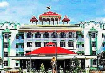 விண்வெளி தொழில்நுட்பப் பூங்காவுக்கு நிலம் கையகப்படுத்தும் விவகாரம் - தமிழக தொழில் துறைச் செயலா் மற்றும் தூத்துக்குடி மாவட்ட ஆட்சியா் பதிலளிக்க உயர்நீதிமன்றம் உத்தரவு 