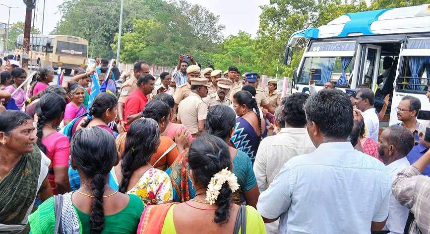 தூத்துக்குடியில் போராட்டத்தில் ஈடுபட்ட சத்துணவு ஊழியா்கள் 180 போ கைது