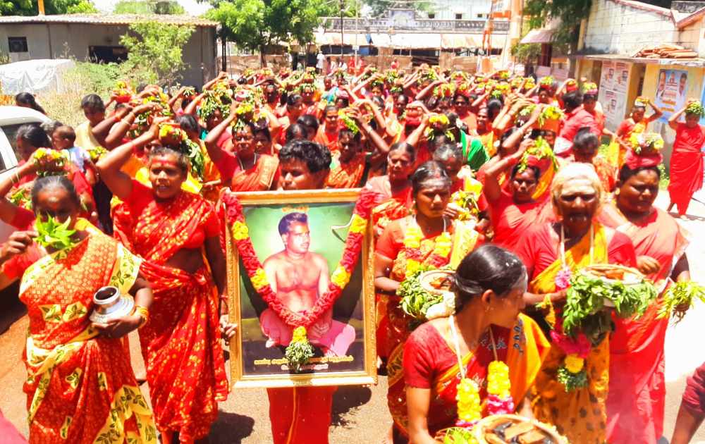 ஆதிபராசக்தி வழிபாட்டு மன்றத்தில் மழைவளம் வேண்டி கஞ்சி கலய ஊர்வலம்