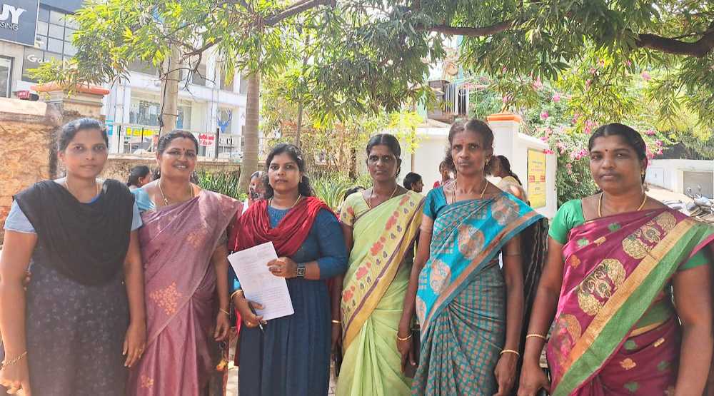 10 ஆண்டுகளுக்கு மேலாக பணியாற்றும் வட்டார களப்பணியாளர்கள் மாவட்ட ஆட்சியரிடம் கோரிக்கை மனு