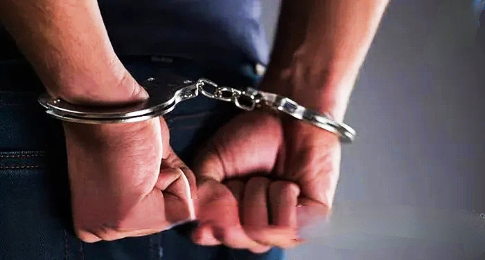 தூத்துக்குடியில் சிறப்பு காவல் உதவி ஆய்வாளருக்கு அரிவாள் வெட்டு - 2 பேர்கைது