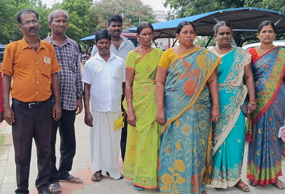 தூத்துக்குடி பொட்டலூரணி கிராமத்தின் ஊராட்சி உறுப்பினர்கள் ஒட்டுமொத்தமாக ராஜினாமா.!.		 