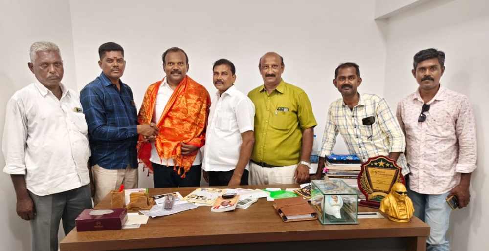 தூத்துக்குடி பிரஸ் கிளப் புதிய நிர்வாகிகள் மாநகராட்சி மேயர் ஜெகன் பெரியசாமியுடன் சந்திப்பு