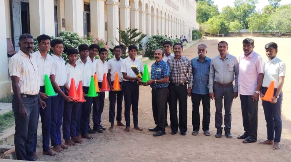 நாசரேத் மர்காஷிஸ் மேல்நிலைப்பள்ளியில் விளையாட்டு உபகரணங்கள் வழங்கும் நிகழ்ச்சி